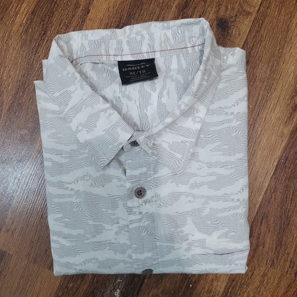 Oakley Other - Oakley Button Up Shirt Short Sleeve Pattern Casual XL Sportwear  Beach Summer